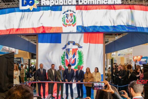 David Collado inaugura stand de RD en feria turística de ANATO, en Colombia. (foto: CDN)