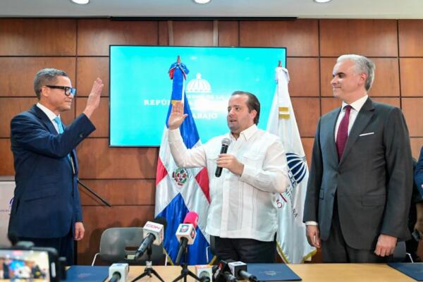 Juramentación de Eddy Olivares Ortega, como nuevo ministro de Trabajo.