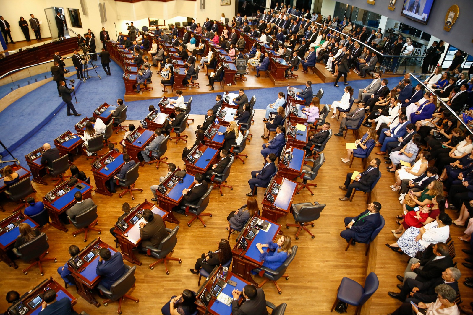 La reforma, que fue impulsada por Nayib Bukele y secundada por su partido, establece la derogación del artículo 210 de la Constitución.