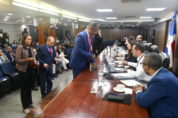 JCE se reúne con organizaciones políticas