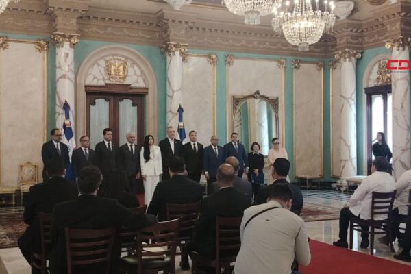 Luis Abinader juramenta a Yeni Berenice como nueva Procuradora General de la República. (foto: CDN)