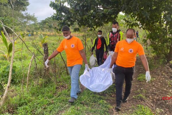 Agregan que en la búsqueda a 100 metros de la primera se encontró una cabeza humana y una caja torácica y los brazos aún no han sido hallados por las autoridades. Foto: Fuente externa 