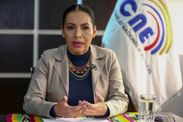 Fotografía de la presidenta del Consejo Nacional Electoral (CNE) de Ecuador, Diana Atamaint, durante una entrevista. EFE/José Jácome