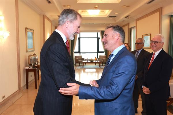 Felipe VI se reúne con Yamandú Orsi en Montevideo, antes de su investidura como presidente