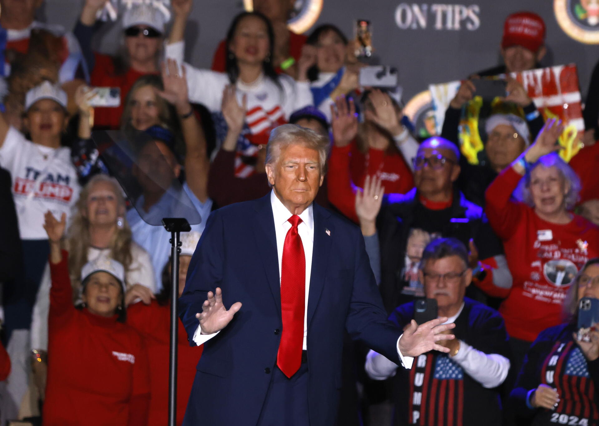 Trump dice estar cansado de cómo Zelenski está gestionando la guerra: "No tiene cartas"
