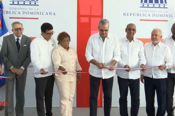 El presidente Luis Abinader inauguró este domingo el tramo II de la Avenida La Ecológica. (foto, fuente externa)