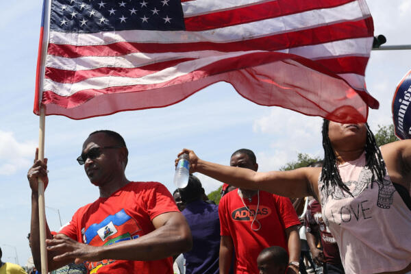 Protesta por la posibilidad de que la administración Trump pueda revocar el Estatus de Protección Temporal para los haitianos. JOE RAEDLE / AFP