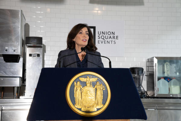 La gobernadora de Nueva York, Kathy Hochul, en una foto. EFE/ Don Pollard 