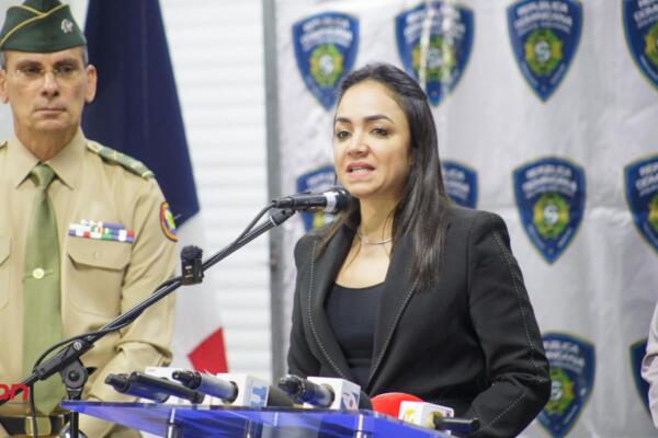 La ministra de Interior y Policía, Faride Raful, anunció este lunes un ligero descenso en la tasa de homicidios en el país. (Foto, fuente externa)