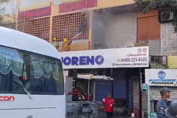 Incendio en la Plaza Duarte del Barrio Chino. (foto: CDN)