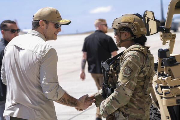 Fotografía publicada por el secretario de Defensa de Estados Unidos, Pete Hegseth, en su cuenta de X, en la base de Guantánamo (Cuba). EFE