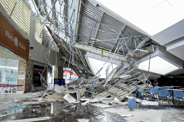 Daños después del colapso del techo de un centro comercial en Trujillo, Perú, el 22 de febrero de 2025. Larry Campos / AFP