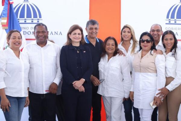Vicepresidenta de la república Raquel Peña, junto a la presidenta provincial del Frente de Mujeres del Partido Revolucionario Moderno (PRM), Julia Drullard.