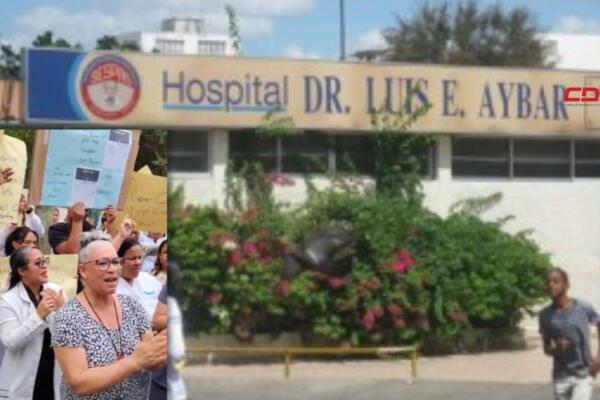 Personal del Hospital Luis Eduardo Aybar protestan frente al SNS por reducción salarial. (foto, fuente externa)