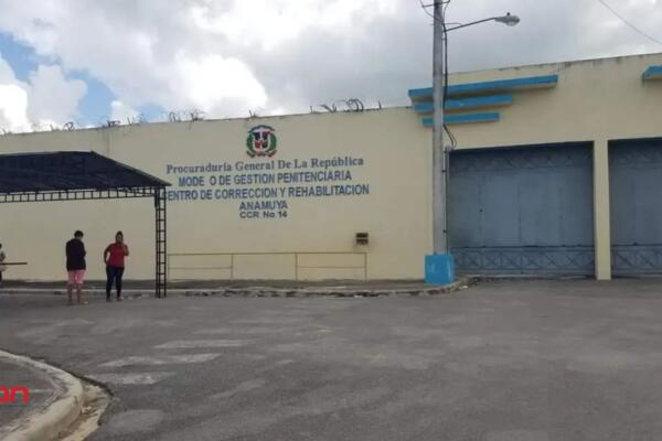 Recluso secuestra agente penitenciario en cárcel de Higüey. (foto, fuente externa)