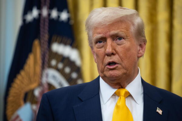 El presidente Donald Trump, evitó calificar a su homólogo ruso, Vladímir Putin, como dictador. EFE/Francis Chung