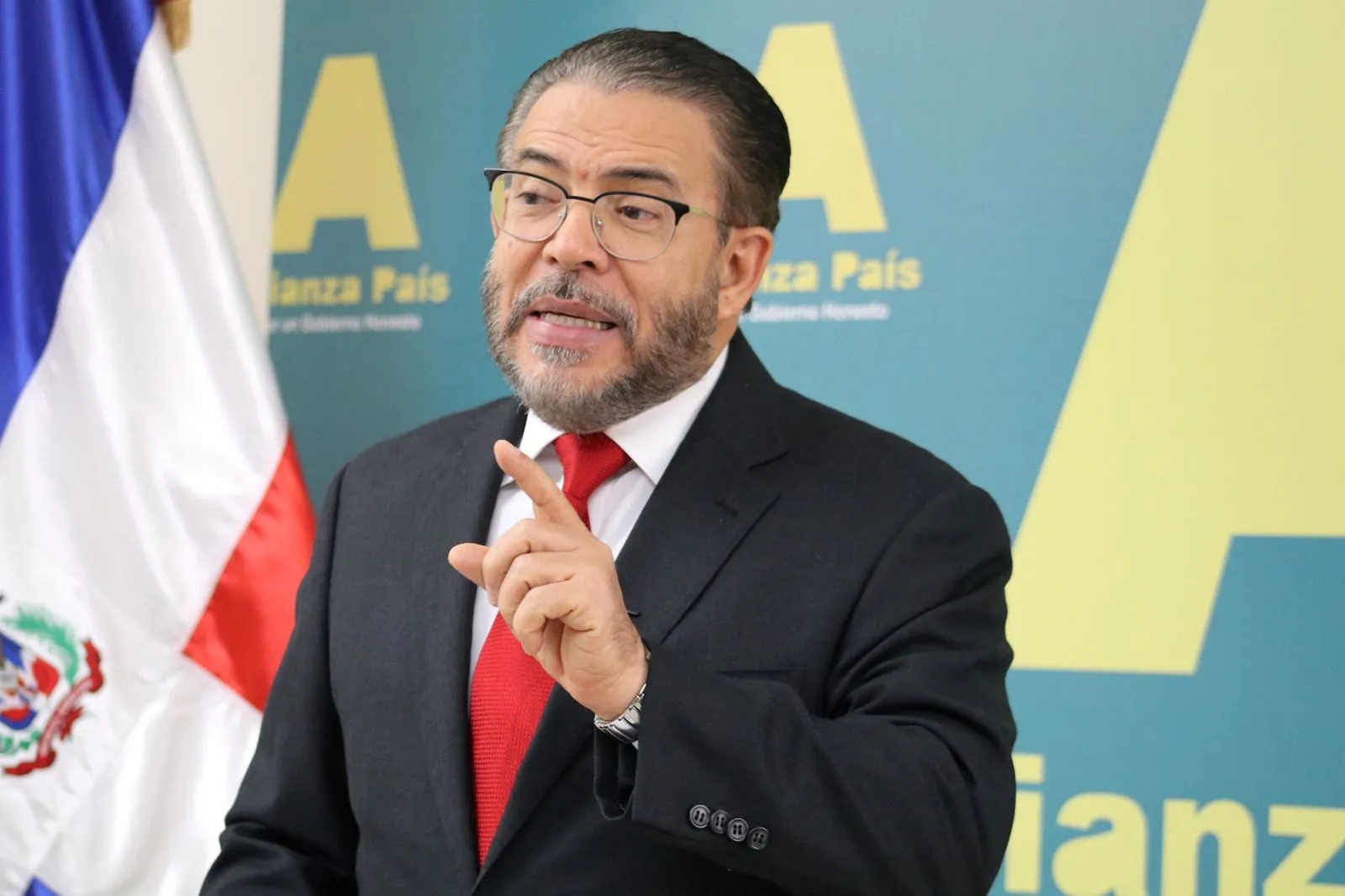 Guillermo Moreno exige acción inmediata para preservar las Cuevas del Pomier