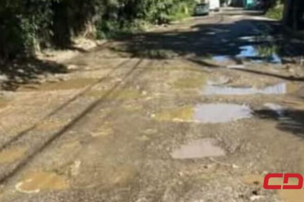 ¡Al grito! Residentes en Los Alcarrizos solicitan intervención ante el deterioro de las calles 