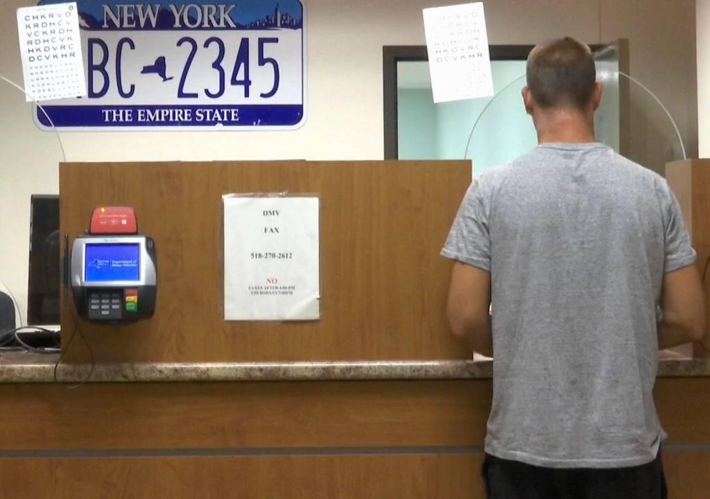 ¿Inmigrantes ya no tendrán licencia de conducir en Nueva York?