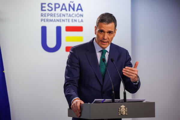 El presidente del Gobierno español, Pedro Sánchez, se dirigió a la población española tras el masivo apagón que sufrió que España este lunes.