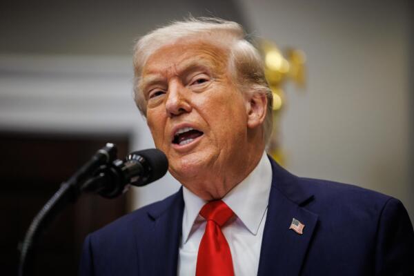 Los  aranceles anunciados por Donald Trump entraron en vigor esta medianoche, con gravámenes a las importaciones del 25 % / FOTO: EFE