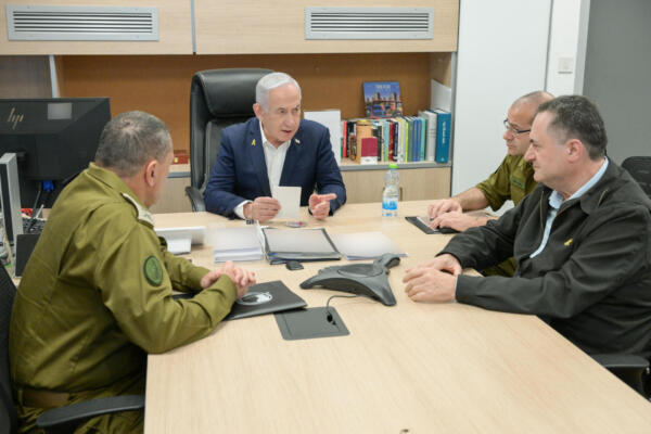 Netanyahu evaluó la seguridad en Tel Aviv y ordenó reanudar la guerra en Gaza, rompiendo el alto el fuego con Hamás tras dos meses. – EFE/Maayan Toaf/LMA.