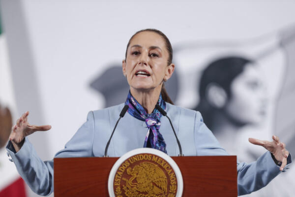 La presidenta de México habla en una rueda de prensa, en el Palacio Nacional, en Ciudad de México. EFE/ Issac Esquivel