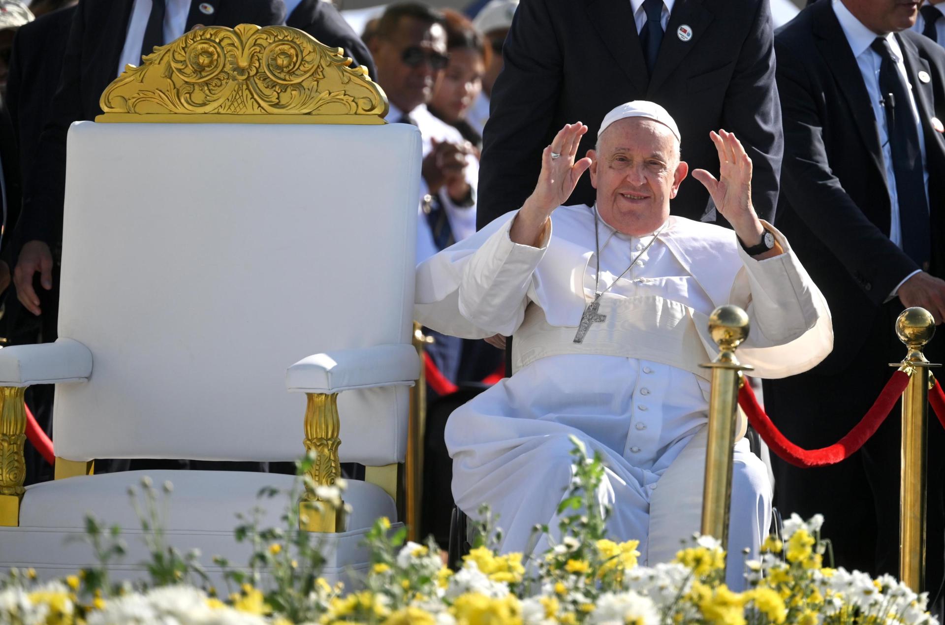 El papa Francisco recibirá mañana domingo el alta hospitalaria, tras 37 días en el Policlínico Gemelli de Roma por una infección respiratoria.