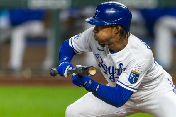 Adalberto Mondesí es un antiguo líder en triples (10) y bases robadas (20) en la Liga Americana, en los años 2019 y 2020, respectivamente.
