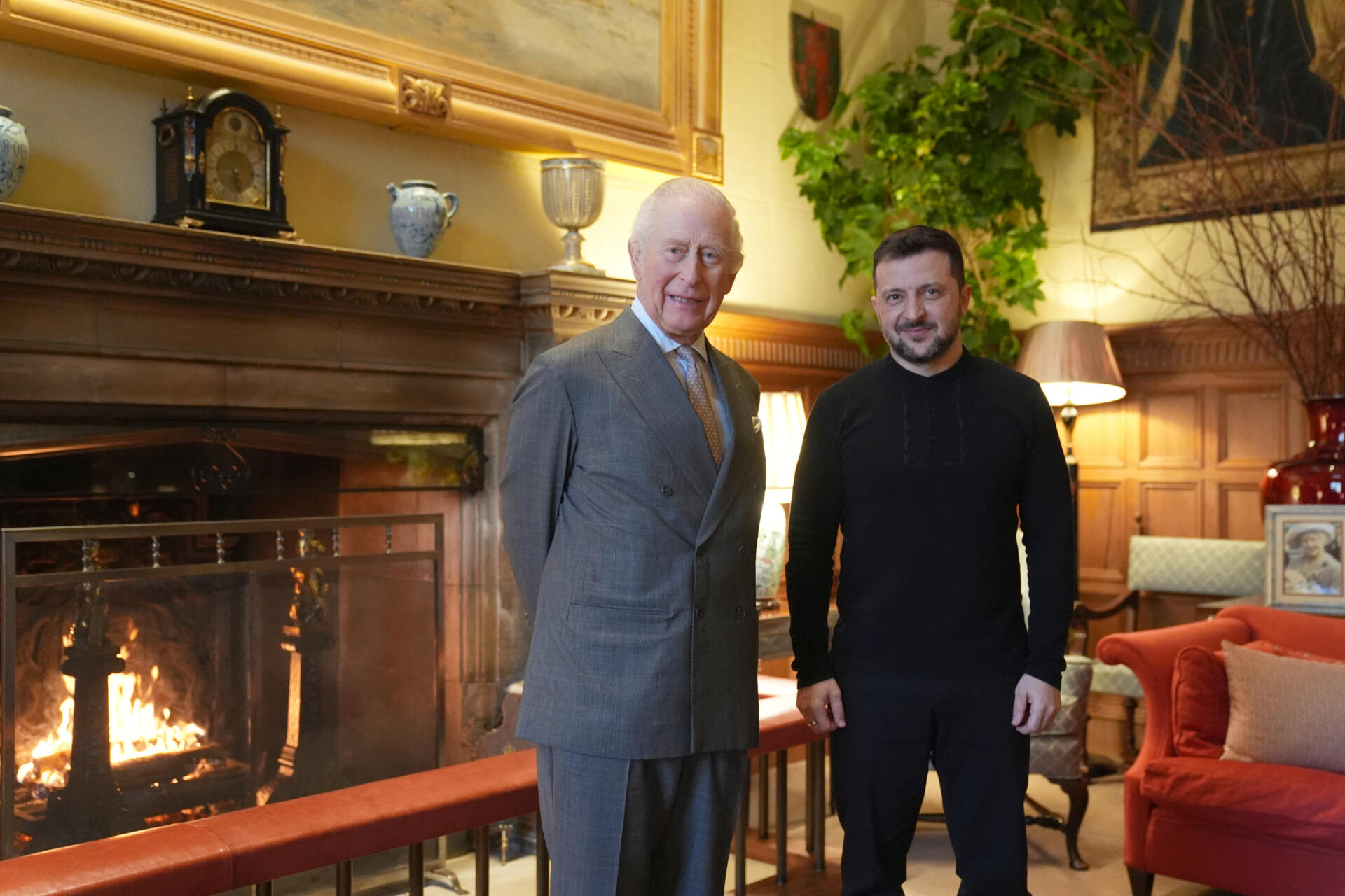 El rey Carlos III recibe a Zelenski en su residencia inglesa de Sandringham