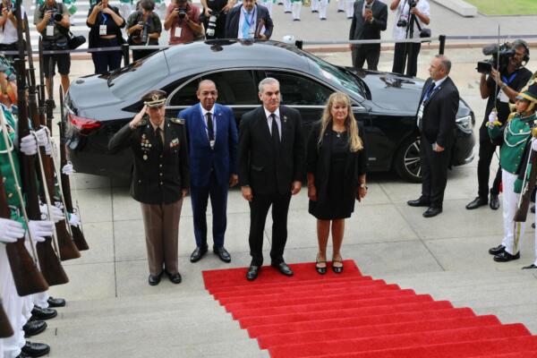 Abinader asistió este sábado a la toma de posesión del presidente electo de Uruguay, Yamandú Orsi, y la vicepresidenta Carolina Cosse.