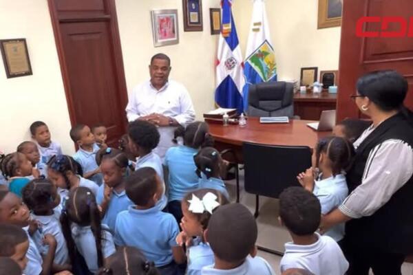 Durante el recorrido, los niños pudieron conocer más sobre el funcionamiento de la alcaldía.