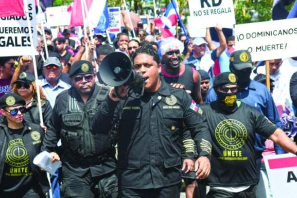 La Antigua Orden dominicana convocó a una nueva marcha patriótica, esta vez en la capital dominicana frente al Palacio Nacional.