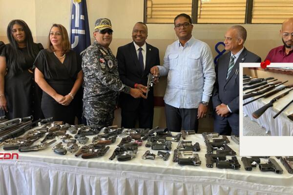 Entrega de armas al Ministerio de Interior y Policía. Foto: Fuente externa 