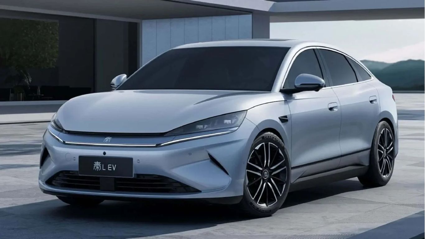 El mundo automotriz ha quedado asombrado con la llegada del BYD Qin L EV, un nuevo sedán que competirá directamente con el Tesla Model 3.
