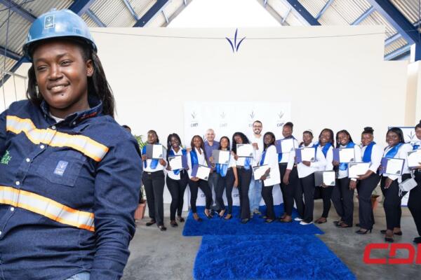 CAEI gradúa primera promoción de mujeres operadoras de máquinas pesadas en SPM