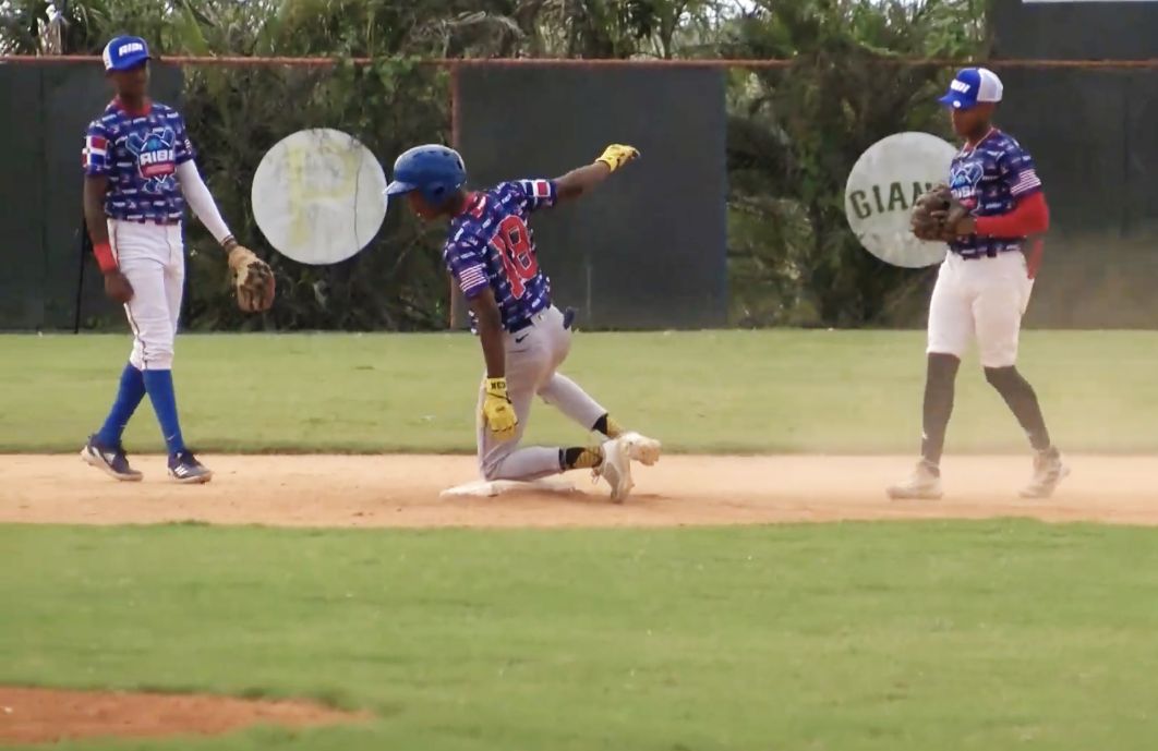 El evento se desarrolló en el complejo Naranjo Baseball Field en Santo Domingo Este y sirvió como plataforma para que los jóvenes puedan presentar sus habilidades a todas las organizaciones de MLB con el objetivo de convertirse en peloteros profesionales.
