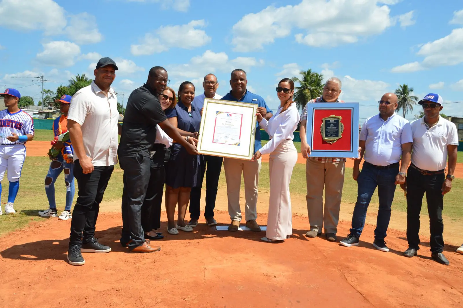 La ocasión fue propicia para que Abeprosado le realizará un reconocimiento especial a la empresa Seaboard por sus grandes aportes al deporte