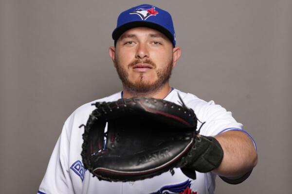 Alejandro Kirk, de 26 años, tiene una línea de bateo de .264/.344/.391 y disfrutó de su mejor temporada en 2022, cuando registró un OPS de .786 y conectó 14 jonrones.