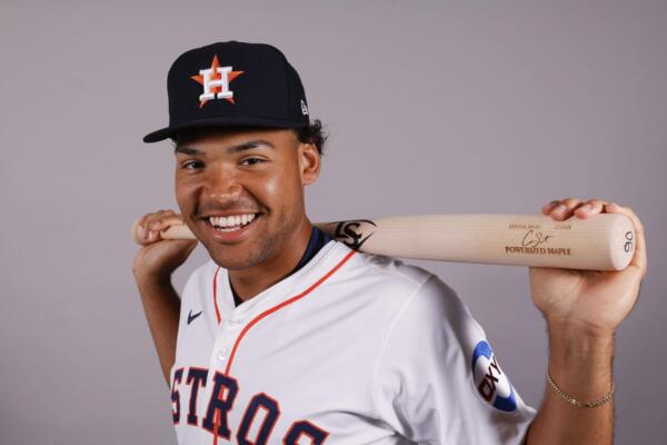 Cam  Smith, un alumno del programa MLB Develops que jugó en el Hank Aaron Invitational 2021, bateó .342 con cuatro jonrones y 11 carreras impulsadas en su primer Entrenamiento Primaveral con Houston.
