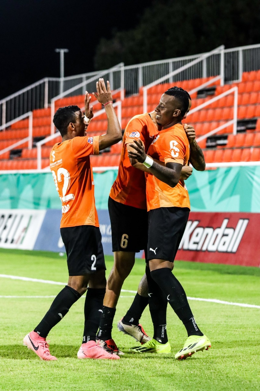Con la “Mano” de goles y el triunfo Cibao FC sumó 3 tantos y ahora totaliza 15 puntos, en la cima de la Copa que organiza la Liga Dominicana de Fútbol (LDF).
