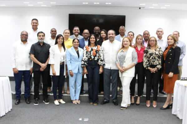 La iniciativa contará con el respaldo de leyendas del deporte dominicano afiliadas al INEFI, quienes estarán a cargo de la evaluación y captación de talentos para su posible inclusión en el programa Atletas con INEFI. 
