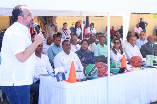 Como parte de su compromiso con el desarrollo del deporte escolar, el INEFI remozó las canchas y áreas deportivas de ocho centros educativos en la región. 