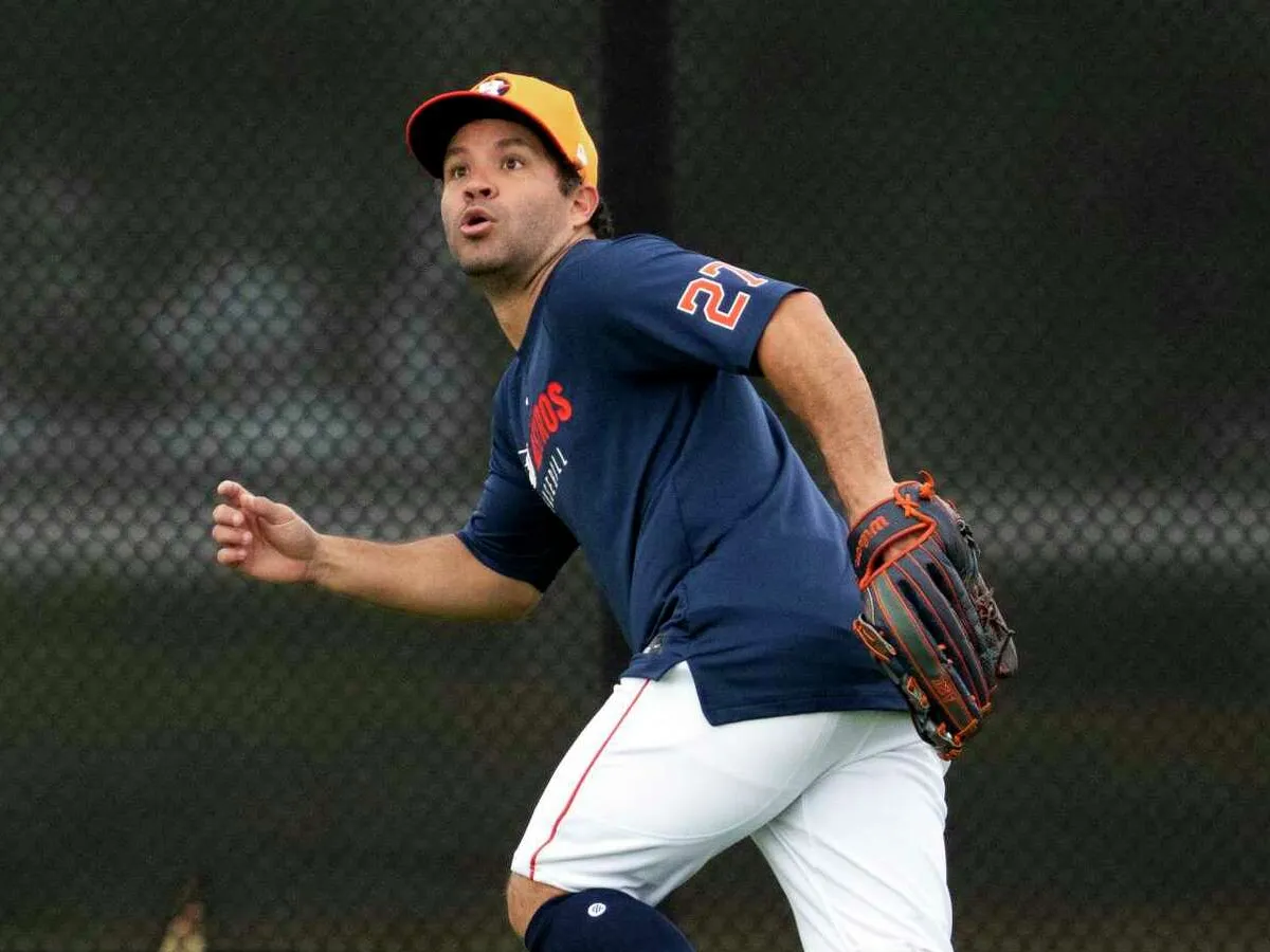 Altuve inició su décimo encuentro de la Liga de la Toronja en el bosque izquierdo el miércoles contra los Mets. Ha iniciado un solo juego en la segunda base esta primavera, aunque se espera que juegue un poco en su antigua posición durante la temporada regular.