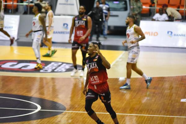 Las acciones del torneo continúan hoy (miércoles) a partir de las siete de la noche, con el enfrentamiento inaugural entre Cupés y los campeones de Pueblo Nuevo. En el cierre de la jornada, Sameji se enfrentará nuevamente al GUG, ambos equipos en busca de su primera victoria de la temporada, con un récord negativo de 0-2.