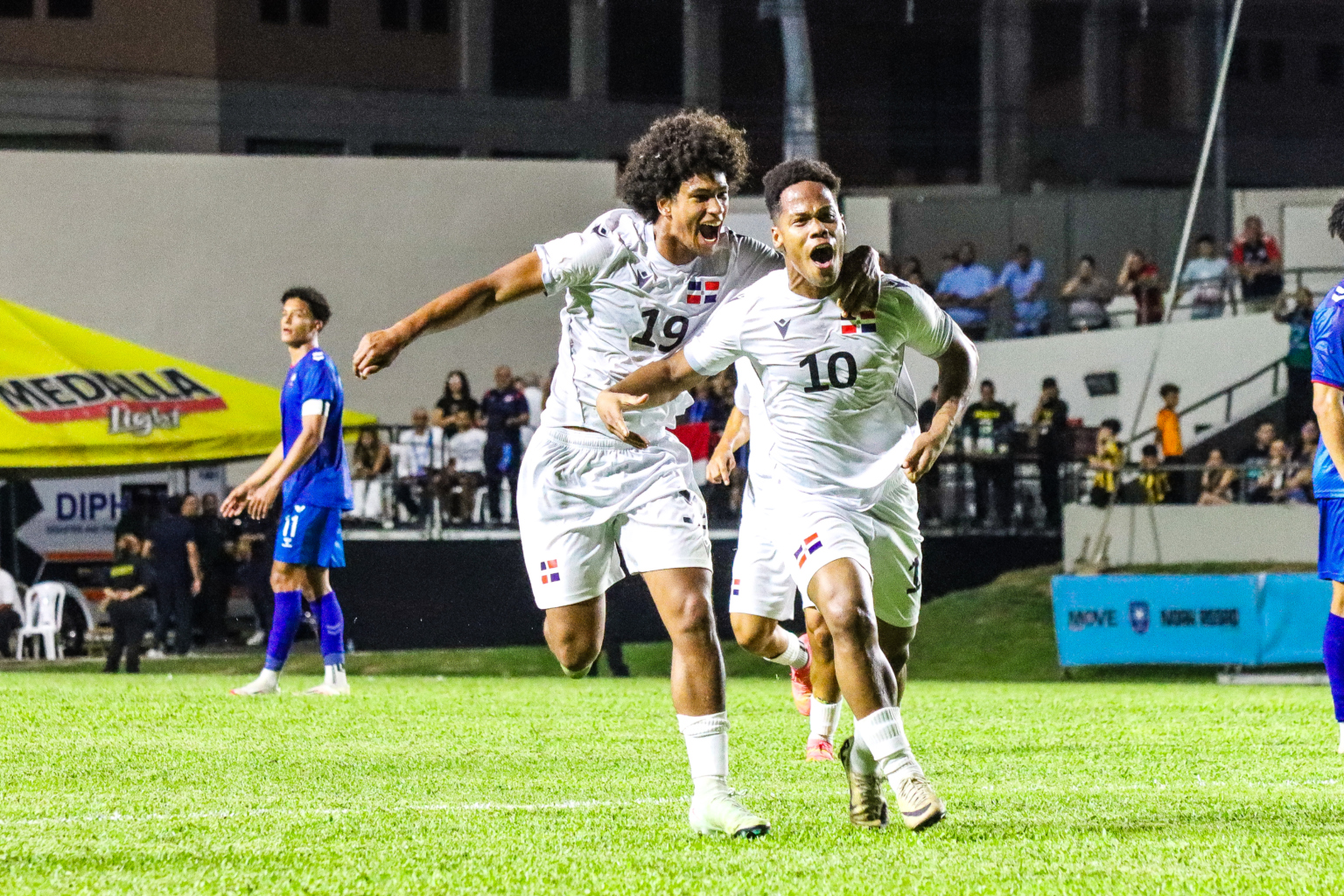 La Selección Dominicana de Fútbol trató de imponer sus condiciones desde el arranque y de esa manera generó las dos primeras opciones del partido para Dorny Romero