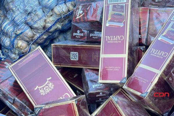 Interceptan camión con más de 78,000 cigarrillos ilegales ocultos. (Foto, fuente externa)