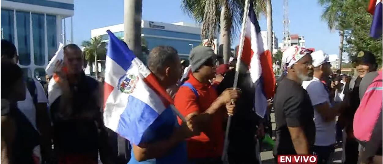 Miles salen a marcha a Friusa en contra de los ilegales haitianos en Punta Cana