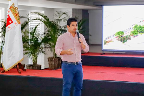  Jhael Isa, director ejecutivo del Fideicomiso para el Desarrollo del Sistema de Transporte Masivo de la República Dominicana (FITRAM)