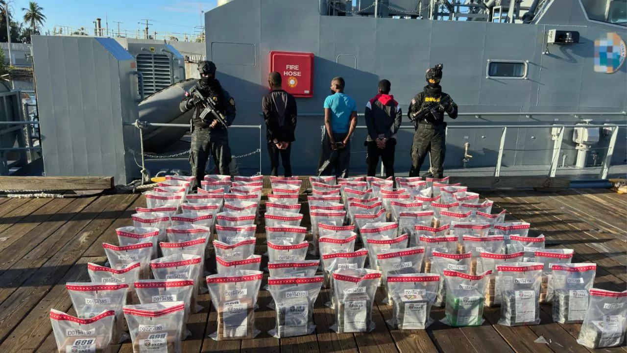 DNCD incauta 463 paquetes de cocaína en las costas de Peravia
